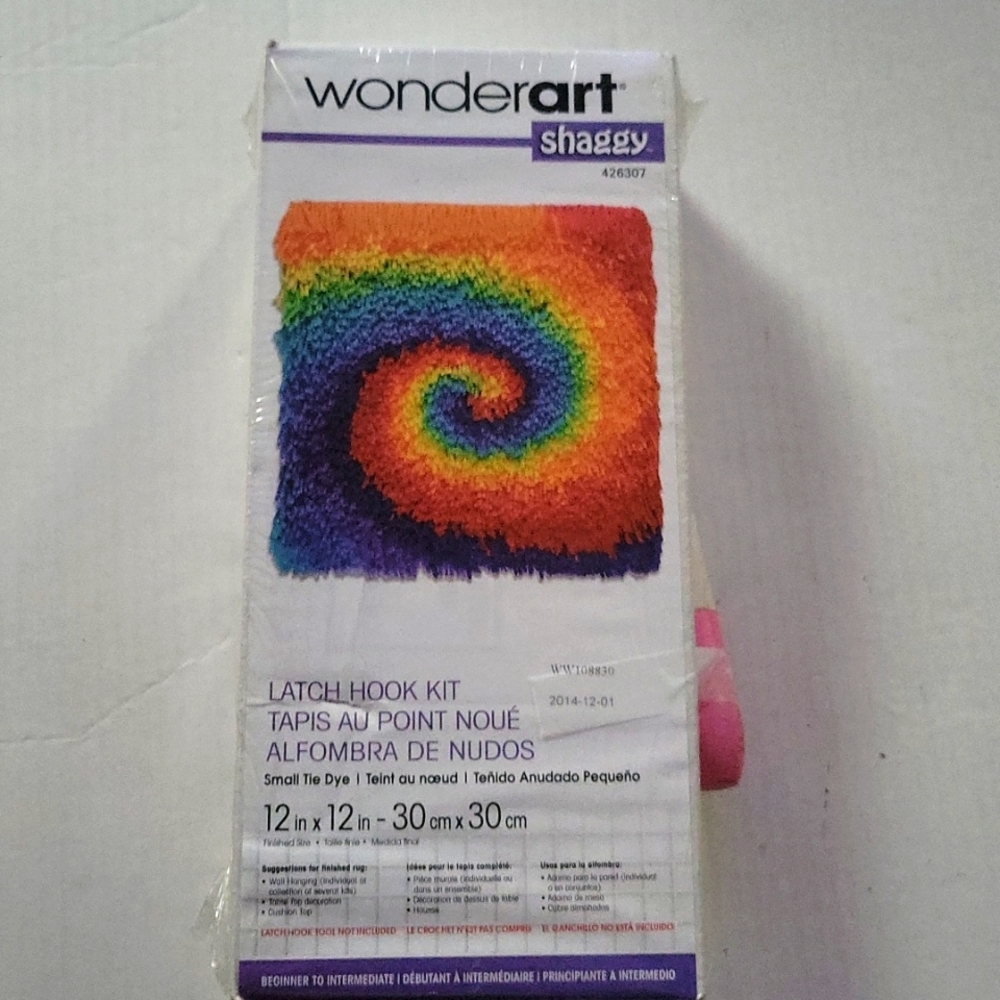 NWOT Wonderart  Shaggy Rainbow‎ Swirl Tie Dye Art Kit Latch Hook 12  X 12 New